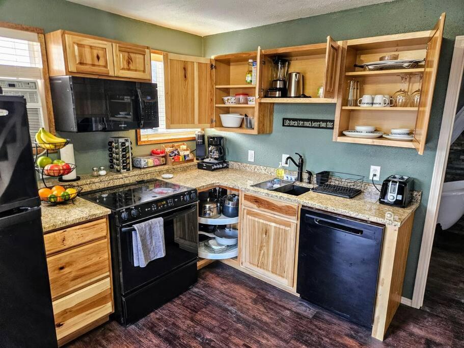 Private Cabin- Breakfast - Double Tub - 75In Tv - Sup - Washer Dryer - Bbq West Point Экстерьер фото