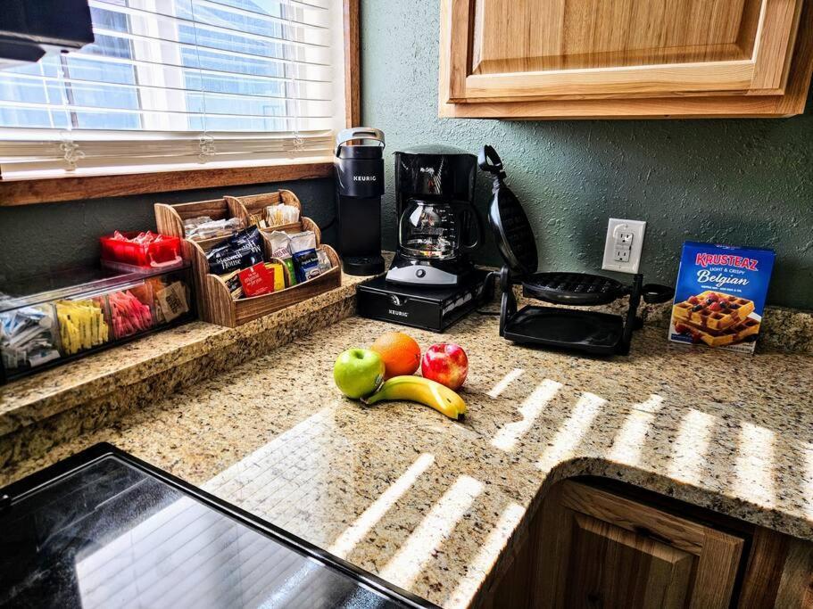 Private Cabin- Breakfast - Double Tub - 75In Tv - Sup - Washer Dryer - Bbq West Point Экстерьер фото